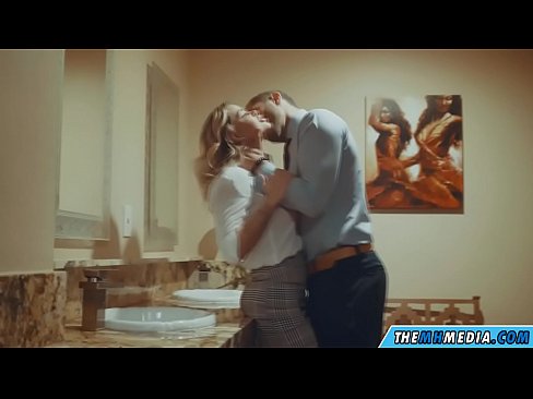 ❤️ Ilehoria busti batek komun publiko batean seduzitzen zaituenean ❤❌ Super sexua %eu.nicepornphotos.ruan ️❤